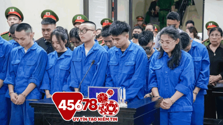 24 'quái xế' ra toà vụ đua xe, tông chết cô gái dừng đèn đỏ ở Hà Nội 24 'quái xế' ra toà vụ đua xe, tông chết cô gái dừng đèn đỏ ở Hà Nội