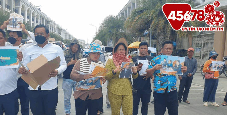 rất nhiều người dân tham ra biểu tình rất nhiều người dân tham ra biểu tình
