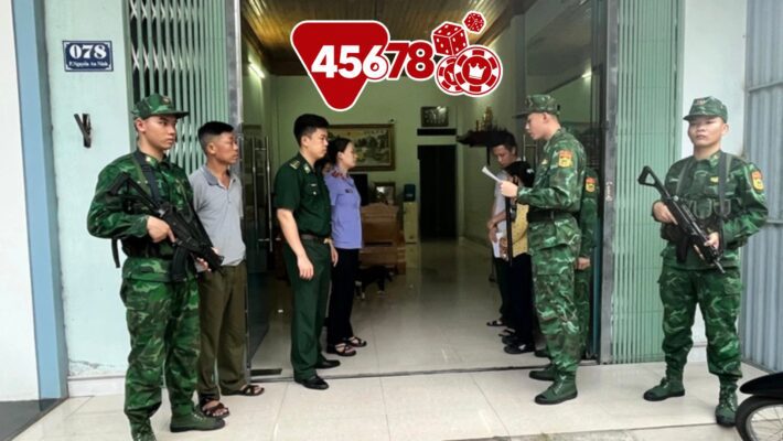 Đồn Biên phòng Cửa khẩu Quốc tế Lào Cai thực hiện lệnh khám xét và lấy lời khai của Phạm Thị Thu. Đồn Biên phòng Cửa khẩu Quốc tế Lào Cai thực hiện lệnh khám xét và lấy lời khai của Phạm Thị Thu.